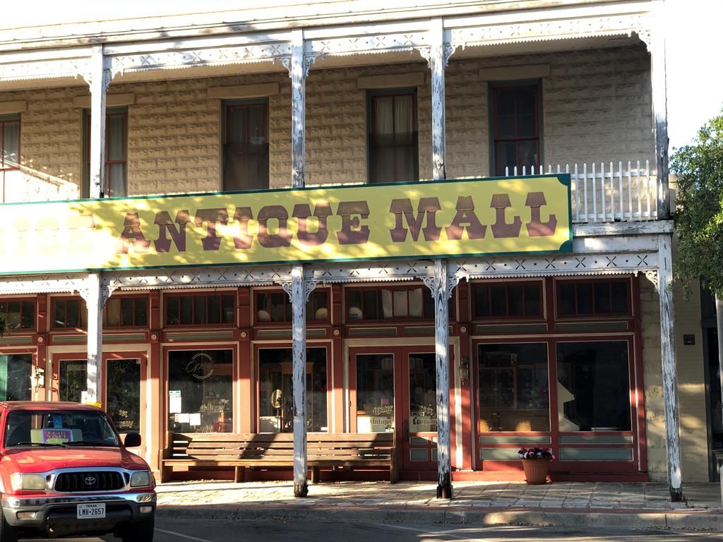 820 Main St, Kerrville, TX 78028